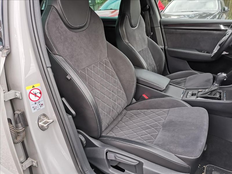 Škoda Superb 2,0 TDI SportLine Combi DSG - fotka 13 z 23