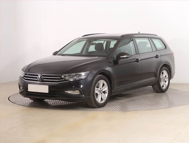 Volkswagen Passat (2022) 2.0 TDI, Automat, Serv.kniha - fotka 2 z 22