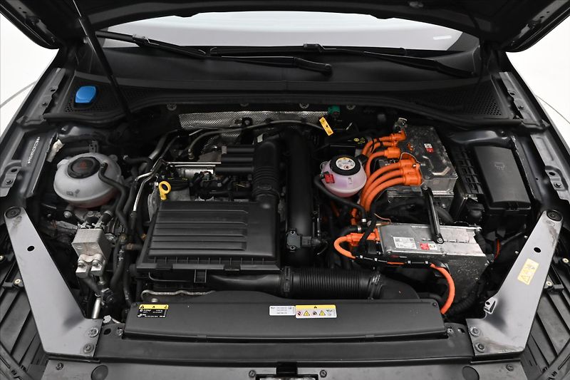 Volkswagen Passat 1,4 GTE 160 kW DSG Business Zá - fotka 9 z 30