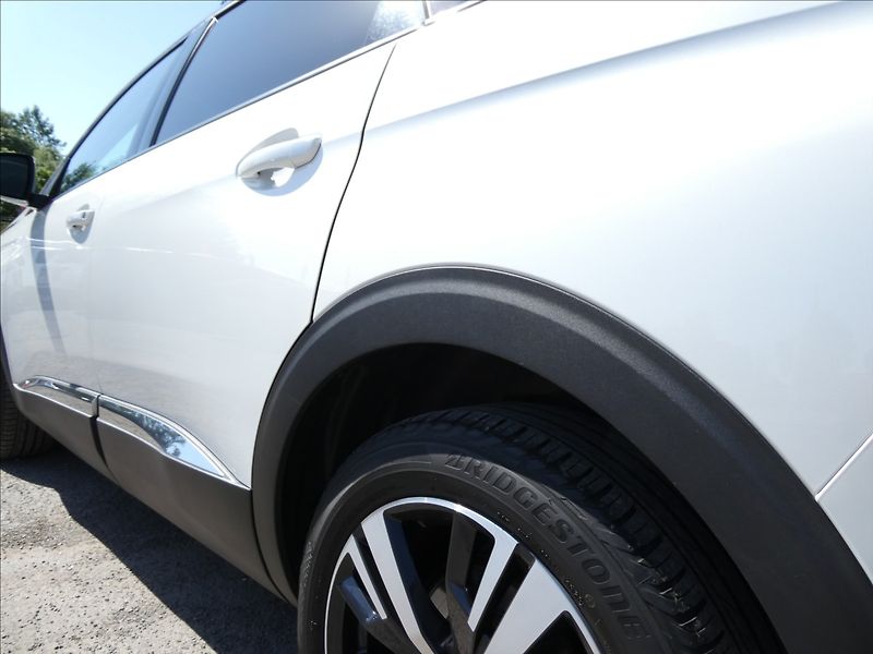 Peugeot 5008 1,6 133kW ALLURE 1.maj,servisk - fotka 14 z 49