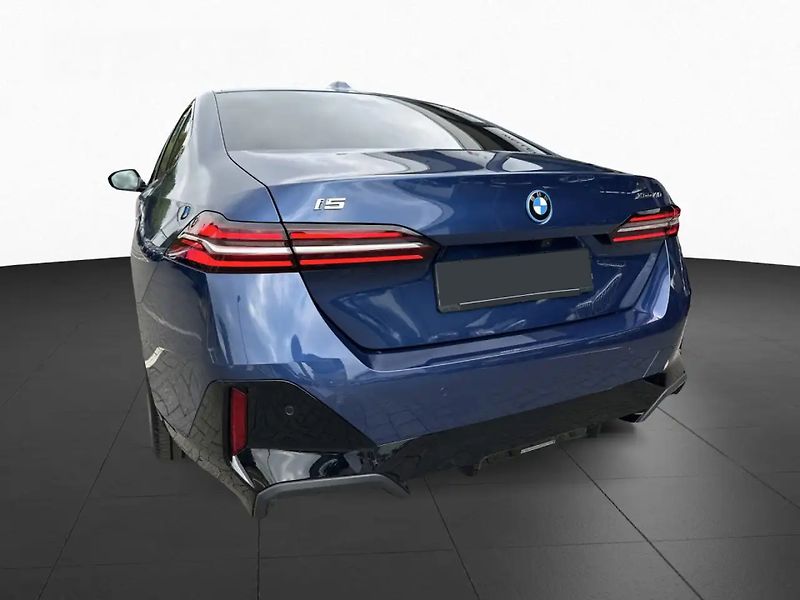 BMW i5 xDrive40 M-Sport HuD 360 Venti - fotka 5 z 10