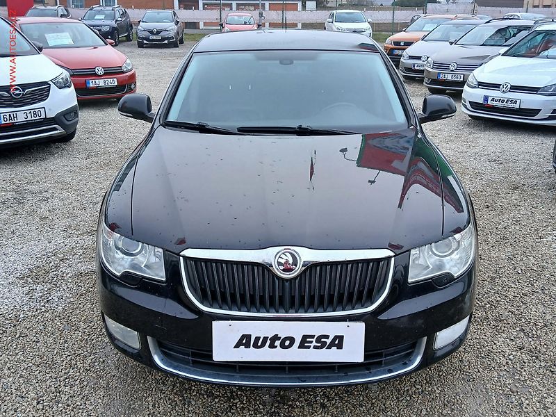 Škoda Superb (2009) 2.0TDi, ČR, DSG, bixen, kůže - fotka 2 z 20