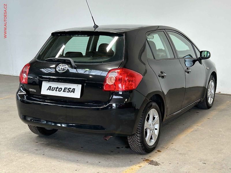 Toyota Auris (2008) 1.6 VVTi, AT, el. výbava - fotka 4 z 15