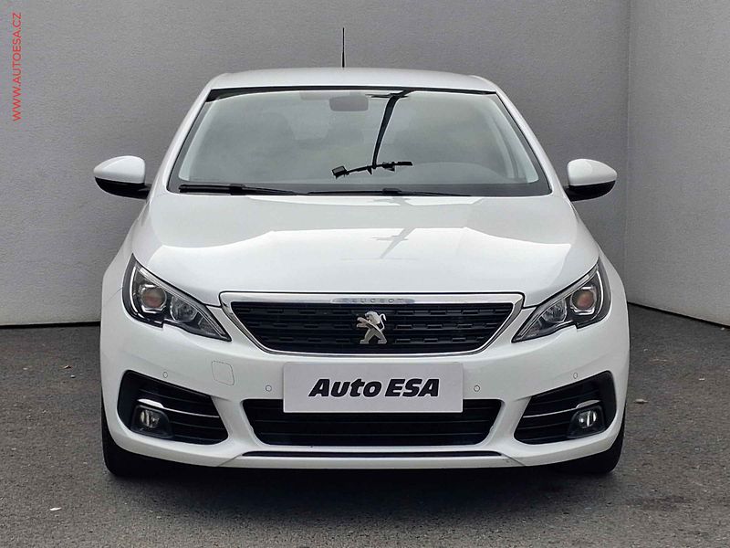 Peugeot 308 (2019) 1.2 PT, 1.maj,ČR, servis - fotka 2 z 17