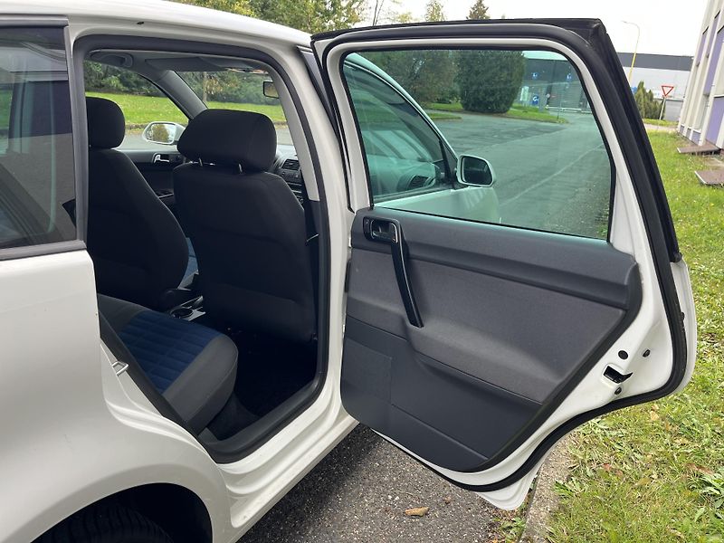 Volkswagen Polo 1,2 12V Trend / servis.kn. - fotka 16 z 33