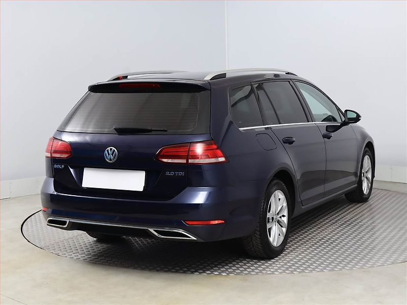 Volkswagen Golf (2017) Highline 2.0 TDI, Serv.kniha - fotka 5 z 17