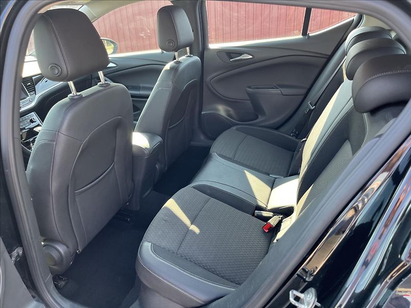 Opel Astra 1,6 CDTi + KLIMA NAVI SERVIS - fotka 13 z 42