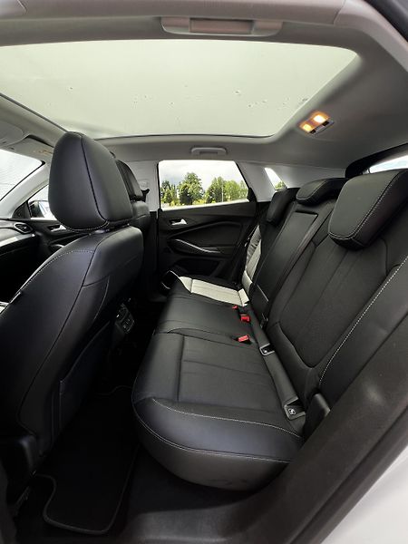 Opel Grandland X 1.6T 133kW Aut. Innovation TZ  - fotka 22 z 27