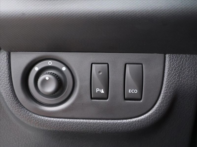Dacia Logan 0,9 TCe 66kW CZ Stepway 1.Maj. - fotka 15 z 29