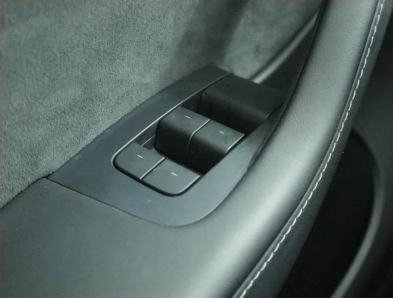Tesla Model Y (2022) Long Range AWD 79kWh, SoH 91% - fotka 16 z 23