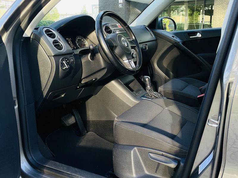 Volkswagen Tiguan 2.0TSI 4x4 AUT SERVISKA VYHŘEV - fotka 30 z 47