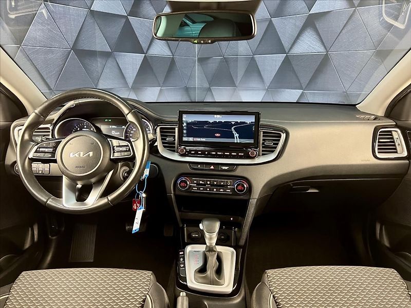 Kia Ceed 1.6 CRDi 100 KW 7DCT EXCLUSIVE - fotka 10 z 24
