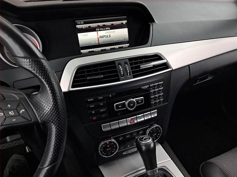 Mercedes-Benz Třídy C (2013) C 250 CDI 4MATIC, 4X4 - fotka 12 z 23