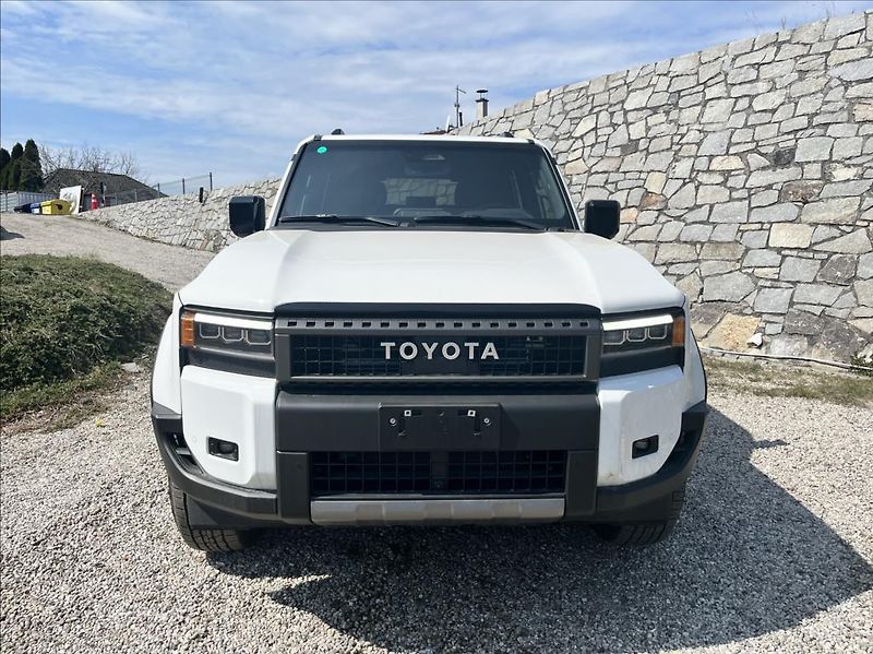 Toyota Land Cruiser 2,4 iFORCE MAX HEV Premium - fotka 2 z 37