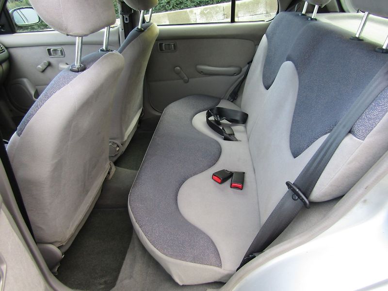 Nissan Micra (2000) 1.0 NCVT CZ PŮVOD - fotka 21 z 31