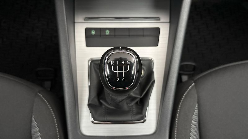 Škoda Octavia 1.6 TDI Ambition Combi - fotka 23 z 24