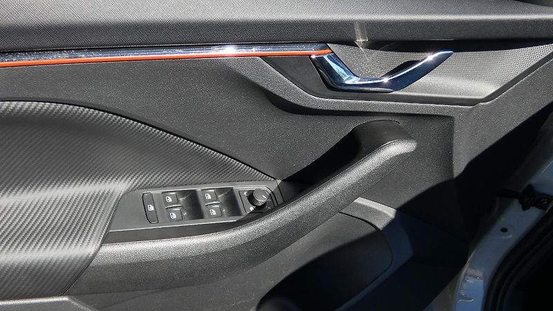 Škoda Scala 1,5TSI DSG Monte Carlo - fotka 9 z 24