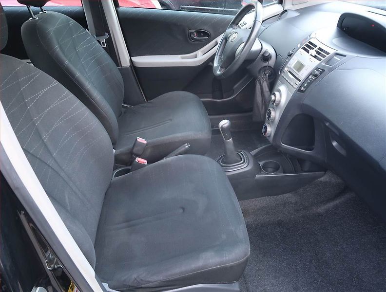 Toyota Yaris (2008) 1.0 VVT-i, Eko.zaplacen - fotka 9 z 15