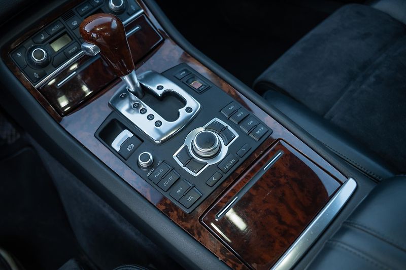 Audi A8 (2003) 4.2 V8 MPI, LPG, TOP výbava  - fotka 13 z 20