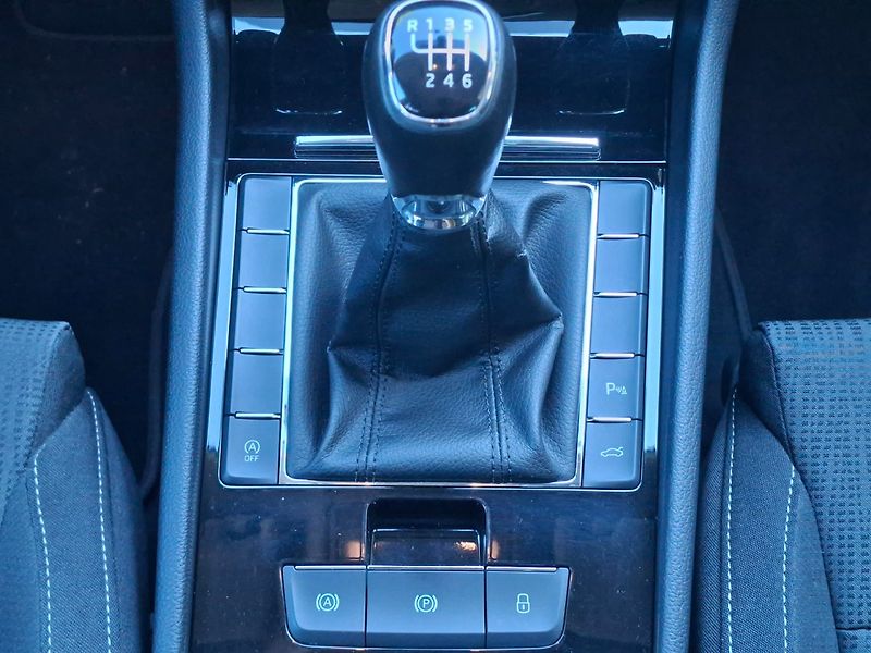 Škoda Superb (2015) 2.0TDI 110kW MAN -NEHAVAROVÁNO - fotka 14 z 47