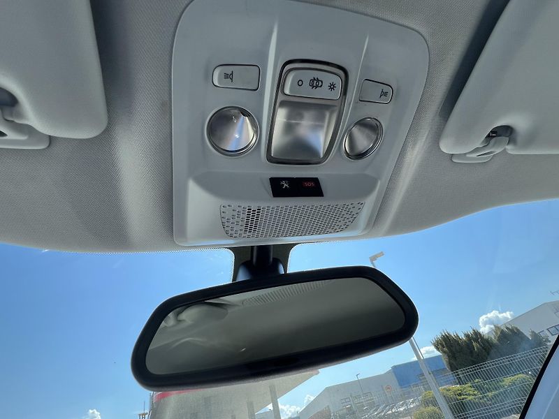 Peugeot 2008 (2019) 1.5 BlueHDi - fotka 25 z 40