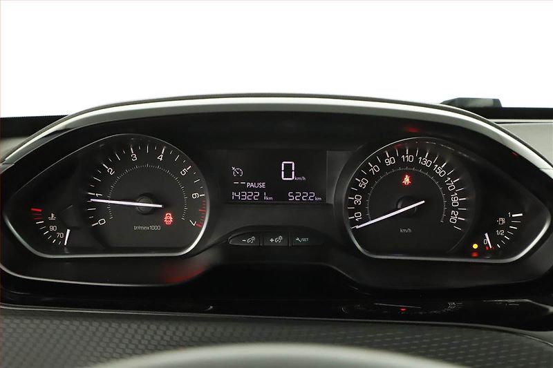 Peugeot 2008 (2015) 1.2 PureTech, Tempomat - fotka 9 z 12
