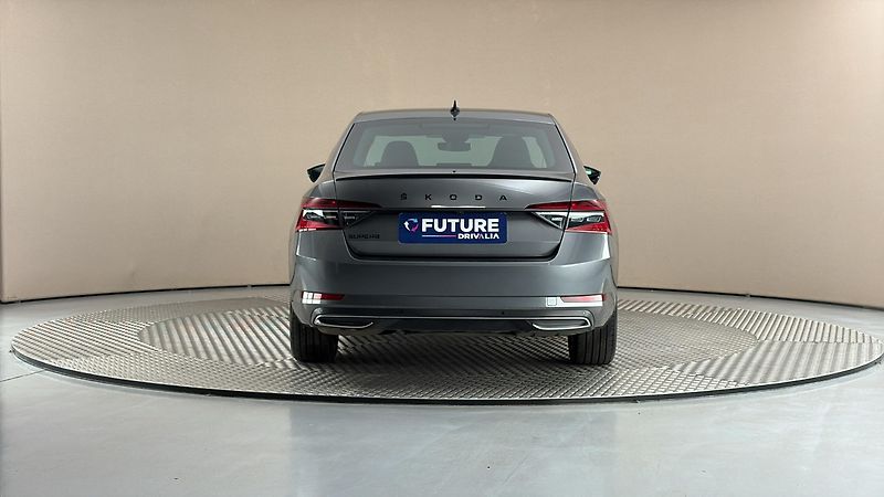 Škoda Superb 2.0 TDI DSG Sportline - fotka 5 z 34