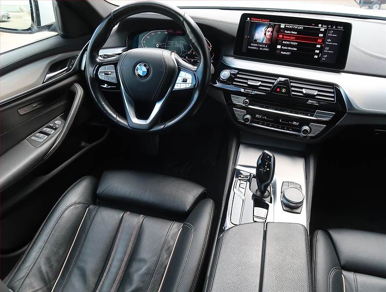BMW Řada 5 (2020) 530d xDrive - fotka 7 z 15