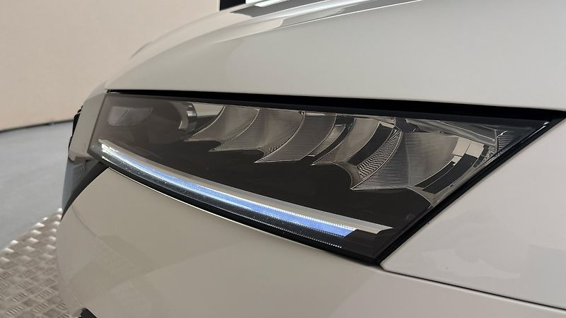 Škoda Octavia 2.0 TDI DSG Style Combi - fotka 17 z 23