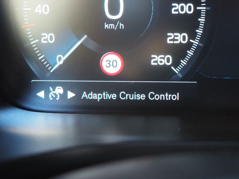 Volvo V60 (2019) 2.0 D3 momentum, nové rozvody - fotka 29 z 42