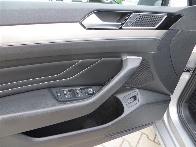 Volkswagen Passat 1,5 TSI 110kW DSG Elegance ČR - fotka 12 z 26