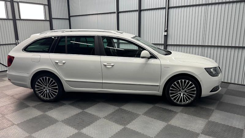 Škoda Superb (2014) Laurin & Klement - fotka 12 z 22