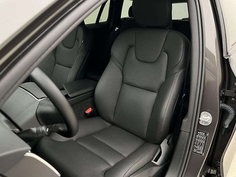 Volvo V60 B4 DARK PLUS AUT - fotka 17 z 42