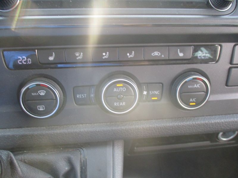 Volkswagen Caravelle T6 2.0 TDI 110kw  9 míst,Navi, - fotka 14 z 31