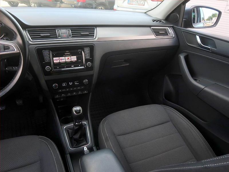 Škoda Rapid (2015) Spaceback 1.6 TDI, Xenony - fotka 8 z 17