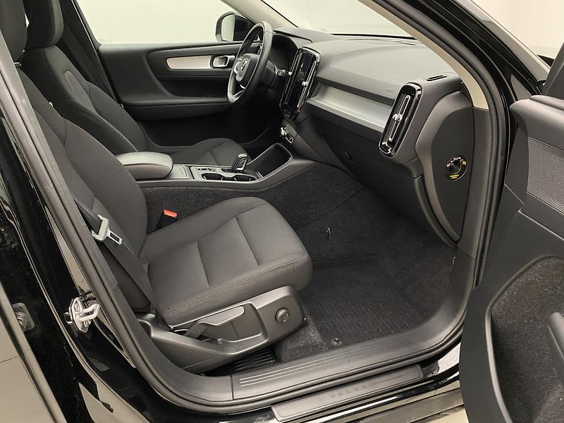 Volvo XC40 D3 AWD MOMENTUM AUT  - fotka 23 z 38