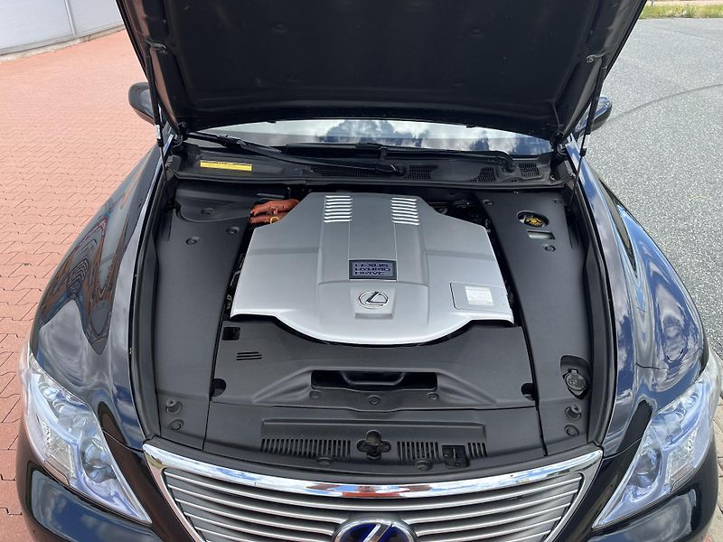 Lexus LS 600h 5.0 V8 Hybrid 1.Majitel ČR - fotka 31 z 38