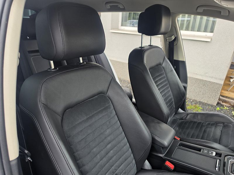 Volkswagen Passat 2.0 TDI DSG Night Paket  - fotka 14 z 24