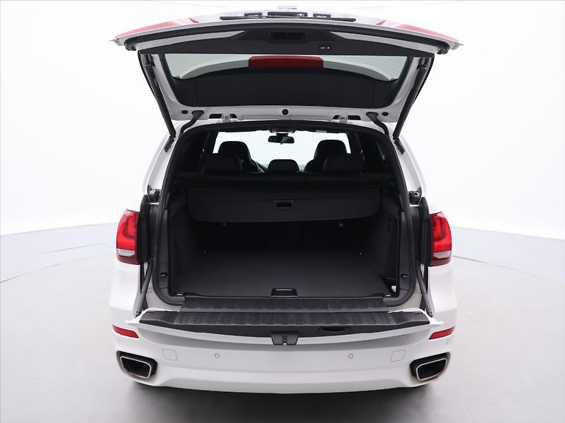BMW X5 3,0 30d 190 kW CZ DPH xDrive - fotka 9 z 41
