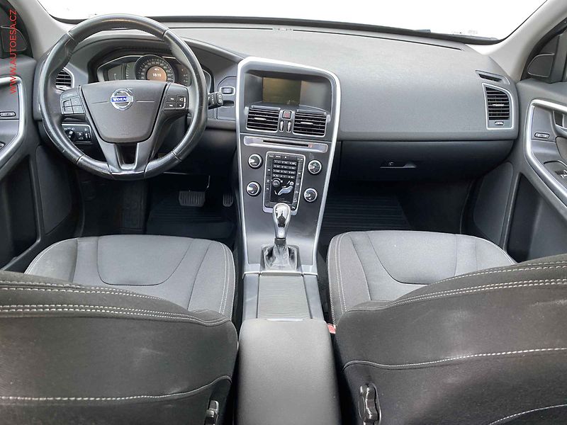Volvo XC60 (2014) 2.4D 4x4, 2.maj,ČR, AT, park - fotka 8 z 15