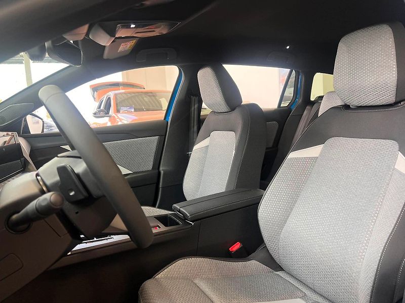 Opel Astra (2026) Edition ST Hybrid 145 k eDCT6 - fotka 21 z 28