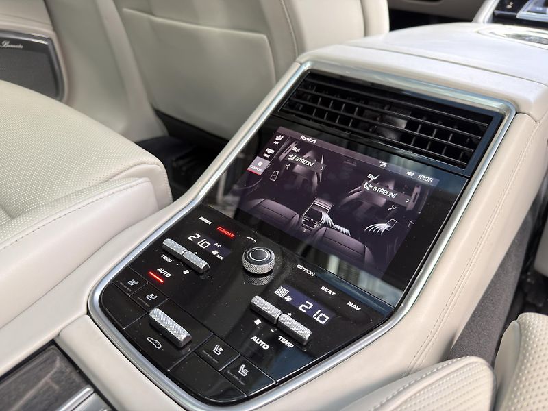 Porsche Panamera (2019) 4S Sport 2.9 324 kW CHRONO - fotka 44 z 51