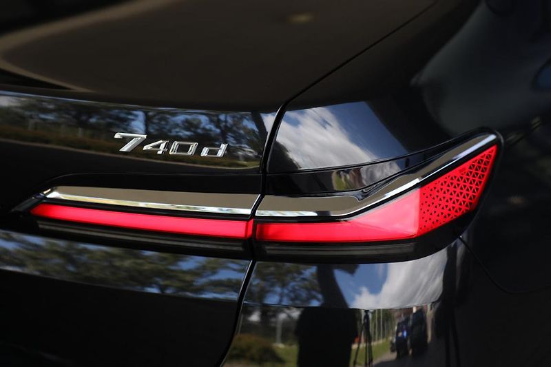 BMW Řada 7 740d xDrive Sedan - fotka 18 z 18