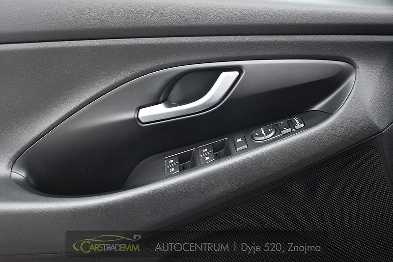 Hyundai i30 1.6CRDi SMART KAMERA CARPLAY - fotka 26 z 50