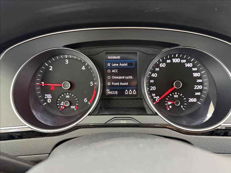 Volkswagen Passat 2,0 TDI, LED, DSG, MirrorLink - fotka 17 z 33