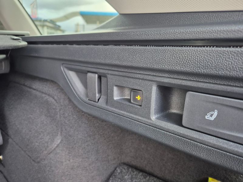 Škoda Superb Combi 2,0 TDI DSG 4x4 142kW L& - fotka 14 z 41