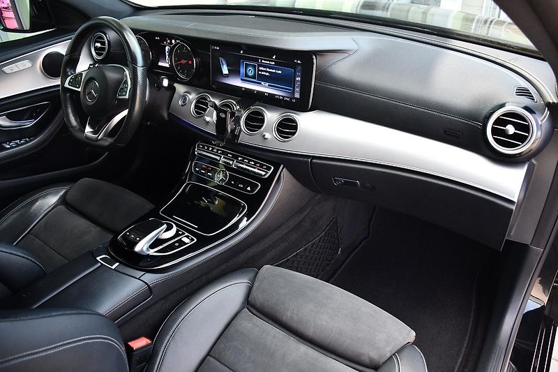 Mercedes-Benz Třídy E 350D AMG K360° HEAD-UP - fotka 12 z 51