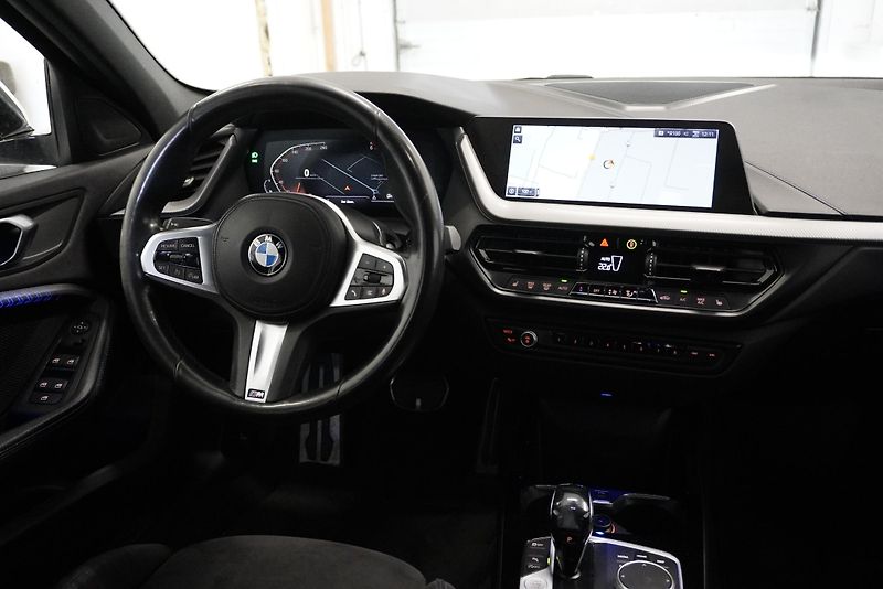 BMW Řada 1 120D 2,0 XDRIVE M-SPORT AUT. - fotka 22 z 25