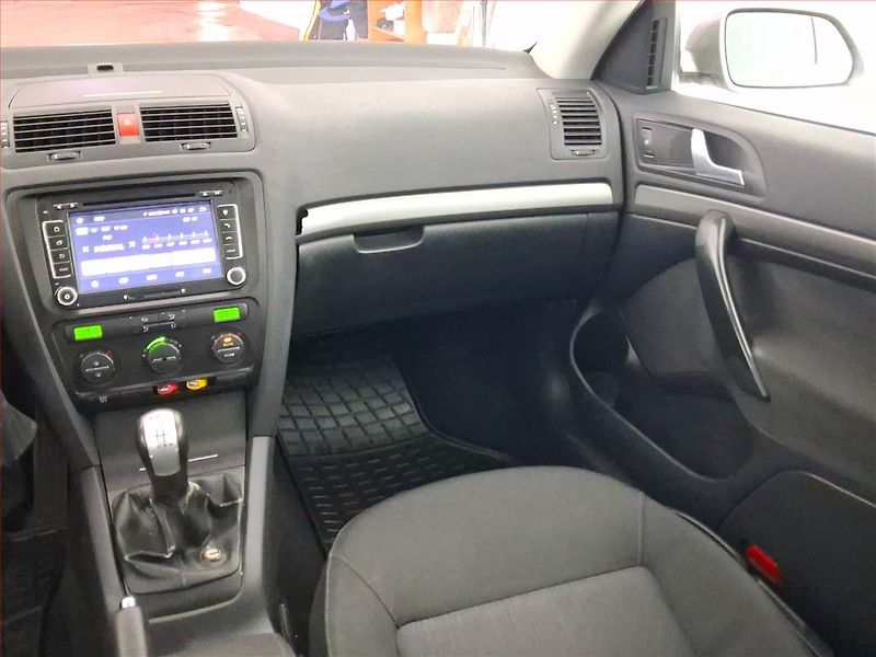 Škoda Octavia (2006) Elegance 2.0 TDI, 4X4, Tažné - fotka 8 z 15