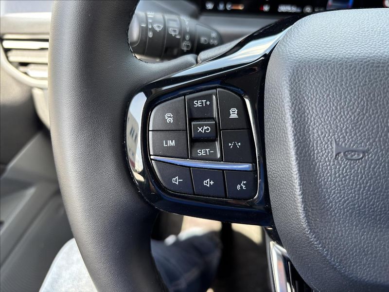 Ford Tourneo Custom 2,0 EcoBlue 125kW Titanium L2 - fotka 24 z 38